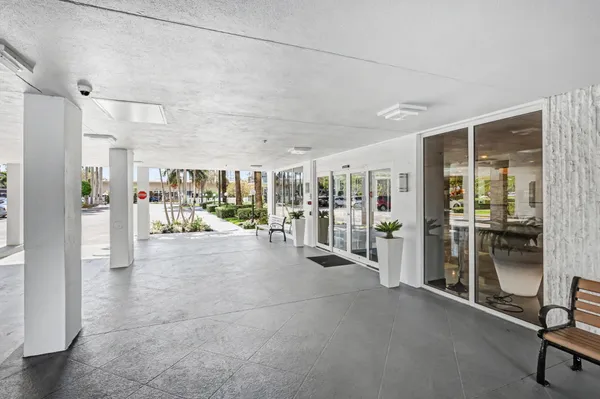 Property Slideshow image 2 of 51 | 3333 ne 34th st apt 314, Fort Lauderdale, FL, 33308