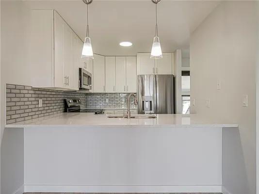 Property Slideshow image 2 of 31 | 26 plantation dr 202, Vero Beach, FL, 32966