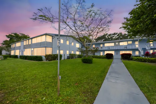 Property Slideshow image 3 of 35 | 144 canterbury, West Palm Beach, FL, 33417