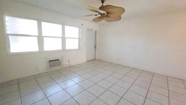 Property Slideshow image 3 of 33 | 23 kingswood b, West Palm Beach, FL, 33417