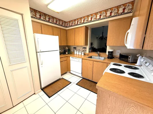 Property Slideshow image 2 of 59 | 6585 kensington ln apt 204, Delray Beach, FL, 33446