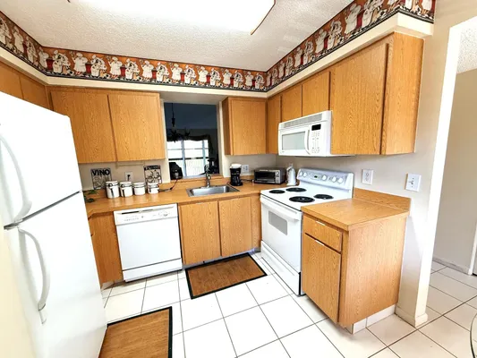 Property Slideshow image 3 of 59 | 6585 kensington ln apt 204, Delray Beach, FL, 33446