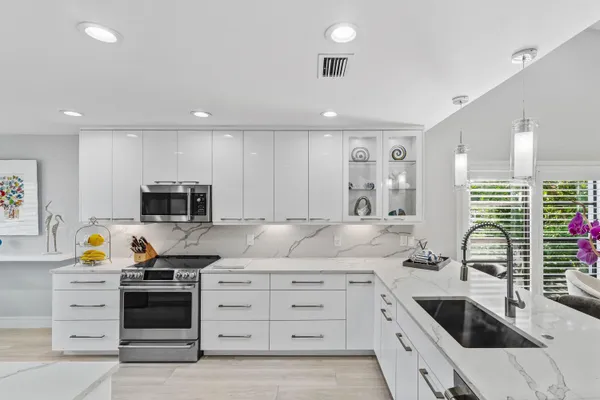 Property Slideshow image 3 of 59 | 49 eastgate dr b, Boynton Beach, FL, 33436