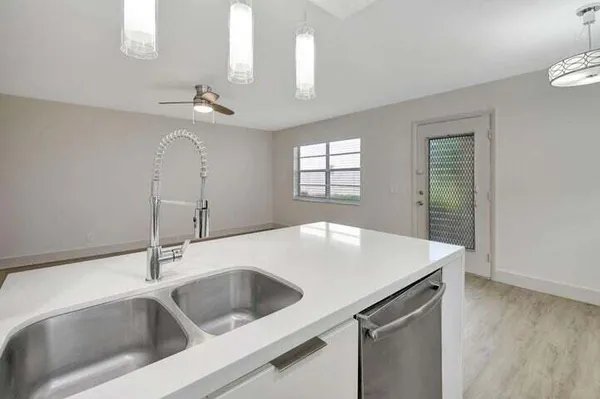 Property Slideshow image 3 of 34 | 725 burgundy p # 725, Delray Beach, FL, 33484