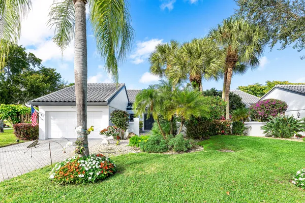 Property Slideshow image 2 of 72 | 71 windsor cir, Boynton Beach, FL, 33436