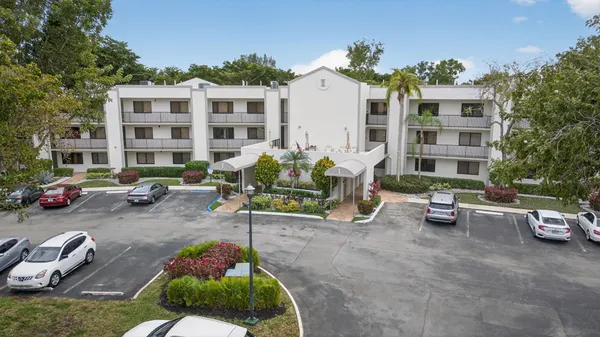 Property Slideshow image 2 of 45 | 10837 w clairmont cir # 208, Tamarac, FL, 33321