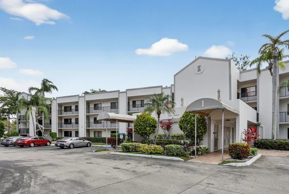 Property Slideshow image 3 of 45 | 10837 w clairmont cir # 208, Tamarac, FL, 33321