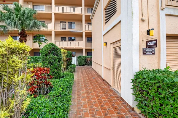 Property Slideshow image 3 of 75 | 6866 huntington ln 707, Delray Beach, FL, 33446
