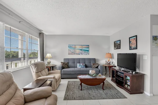 Property Slideshow image 3 of 82 | 3012 oakridge a, Deerfield Beach, FL, 33442