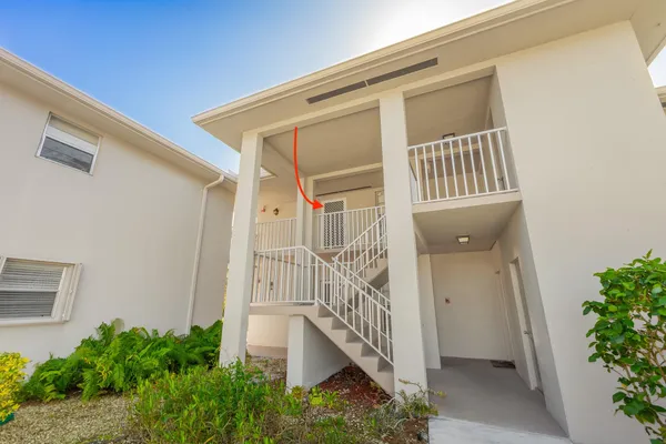 Property Slideshow image 2 of 23 | 33 lake vista trl apt 202, Port St Lucie, FL, 34952