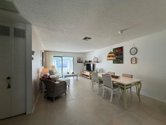 Property Slideshow image 3 of 20 | 2688 dudley dr b, West Palm Beach, FL, 33415