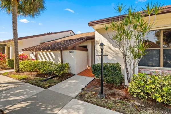 Property Slideshow image 3 of 29 | 3679 willow bend rd c, Lake Worth, FL, 33467