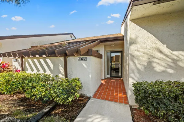 Property Slideshow image 2 of 33 | 3679 willow bend rd c, Lake Worth, FL, 33467