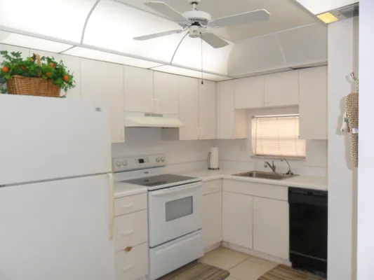 Property Slideshow image 3 of 34 | 681 s hollybrook dr 105, Pembroke Pines, FL, 33025