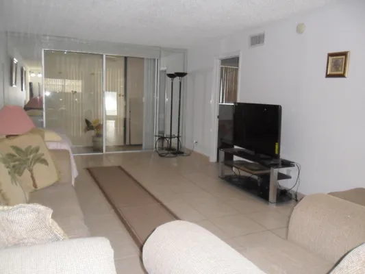 Property Slideshow image 2 of 34 | 681 s hollybrook dr 105, Pembroke Pines, FL, 33025