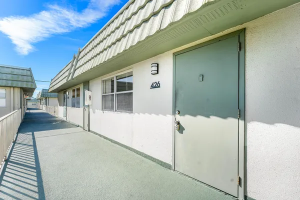 Property Slideshow image 3 of 37 | 426 flanders i i, Delray Beach, FL, 33484