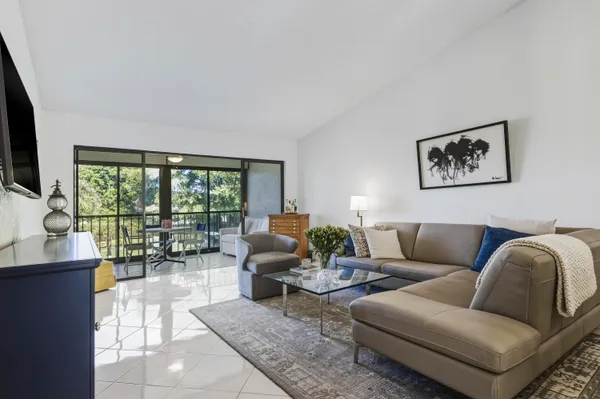 Property Slideshow image 2 of 46 | 5121 oak hill ln 423, Delray Beach, FL, 33484