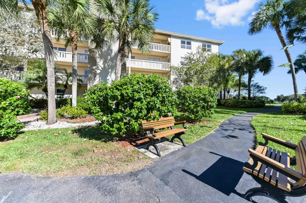 Property Slideshow image 2 of 115 | 2905 victoria pl k3, Coconut Creek, FL, 33066