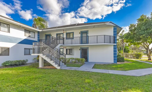 Property Slideshow image 2 of 25 | 15342 lakes of delray blvd 98, Delray Beach, FL, 33484