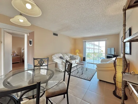 Property Slideshow image 2 of 37 | 2515 ne 2nd ct apt 315, Boynton Beach, FL, 33435