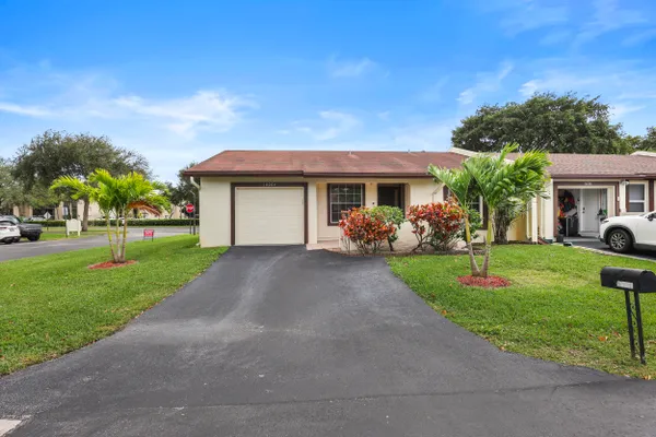 Property Slideshow image 2 of 61 | 16004 laurel oak cir, Delray Beach, FL, 33484