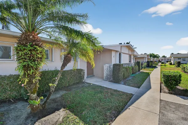 Property Slideshow image 3 of 33 | 2739 dudley dr c, West Palm Beach, FL, 33415