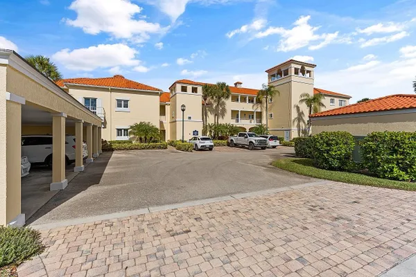 Property Slideshow image 3 of 56 | 5020 harmony cir apt 203, Vero Beach, FL, 32967
