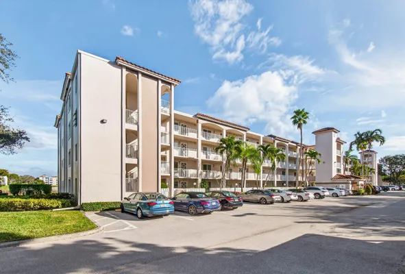 Property Slideshow image 2 of 69 | 14096 huntington pointe dr 404, Delray Beach, FL, 33484