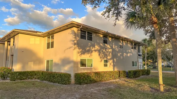 Property Slideshow image 2 of 32 | 25 lake vista trl apt 204, Port Saint Lucie, FL, 34952