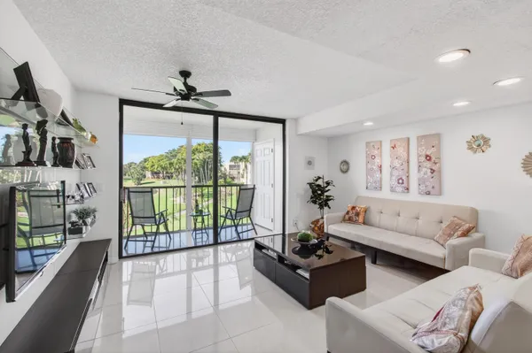 Property Slideshow image 2 of 43 | 5130 las verdes cir 207, Delray Beach, FL, 33484