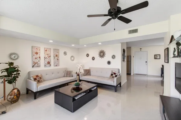Property Slideshow image 3 of 43 | 5130 las verdes cir 207, Delray Beach, FL, 33484