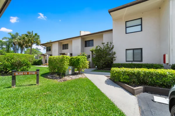 Property Slideshow image 2 of 50 | 21160 n juego cir 13c, Boca Raton, FL, 33433