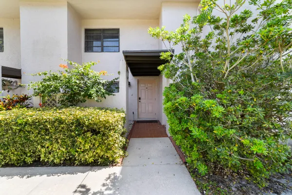 Property Slideshow image 2 of 41 | 21160 n juego cir 13c, Boca Raton, FL, 33433