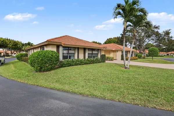Property Slideshow image 2 of 25 | 4635 apple tree cir a, Boynton Beach, FL, 33436