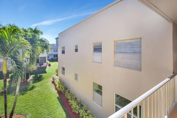 Property Slideshow image 3 of 82 | 909 flanders, Delray Beach, FL, 33484