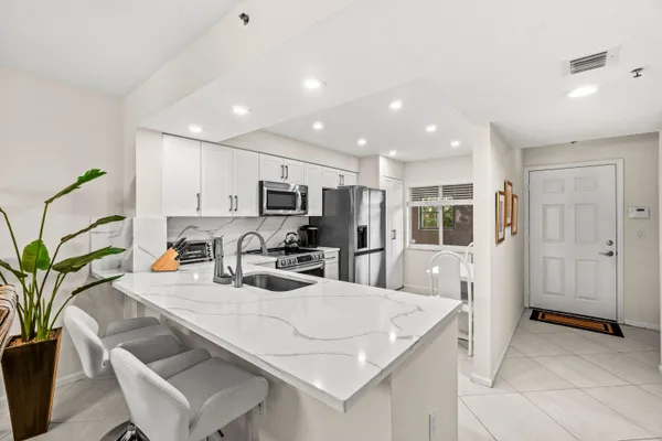 Property Slideshow image 3 of 53 | 12540 majesty cir apt 303, Boynton Beach, FL, 33437