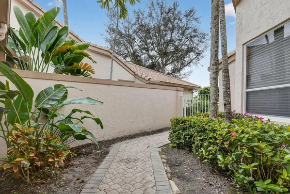 Property Slideshow image 3 of 62 | 8848 shoal creek old ln, Boynton Beach, FL, 33472
