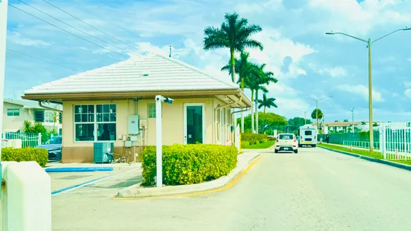 Property Slideshow image 3 of 24 | 164 kent j, West Palm Beach, FL, 33417