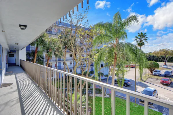 Property Slideshow image 3 of 30 | 4700 lucerne lakes blvd 301, Lake Worth, FL, 33467