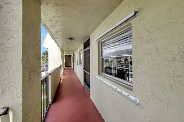 Property Slideshow image 3 of 39 | 23305 barwood ln 303, Boca Raton, FL, 33428