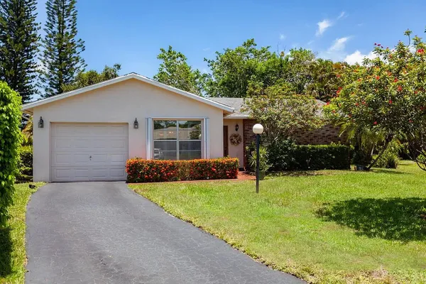 Property Slideshow image 2 of 29 | 6115 rainbow cir, Greenacres, FL, 33463