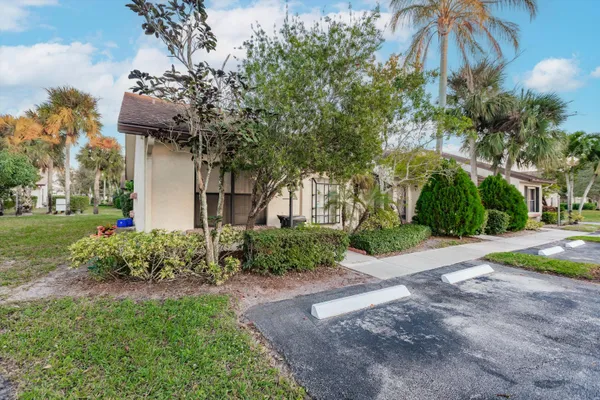 Property Slideshow image 3 of 25 | 3616 fern brook trl a, Lake Worth, FL, 33467