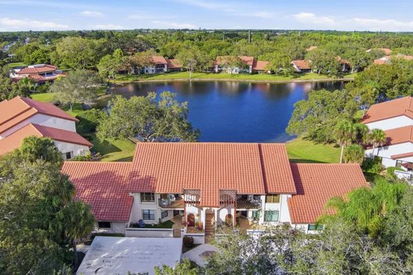 Property Slideshow image 2 of 44 | 6100 se martinique dr 201, Stuart, FL, 34997