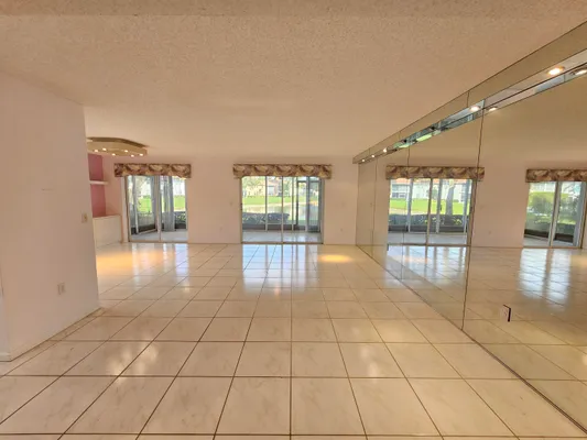 Property Slideshow image 3 of 25 | 9963 seacrest cir 101, Boynton Beach, FL, 33437