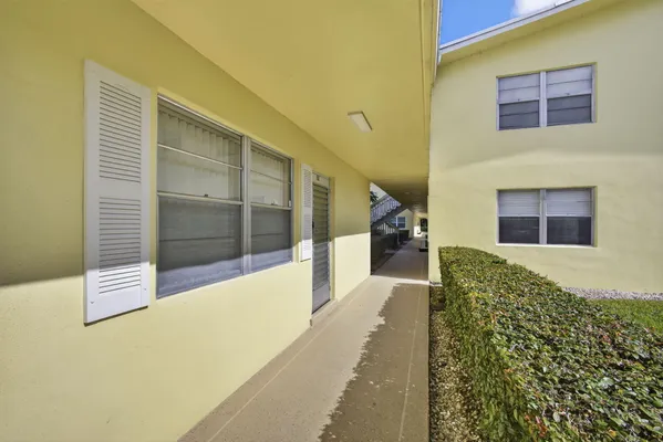 Property Slideshow image 3 of 35 | 100 sheffield e unit e, West Palm Beach, FL, 33417