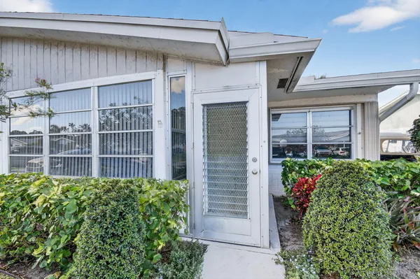 Property Slideshow image 3 of 57 | 3365 christopher st, West Palm Beach, FL, 33417