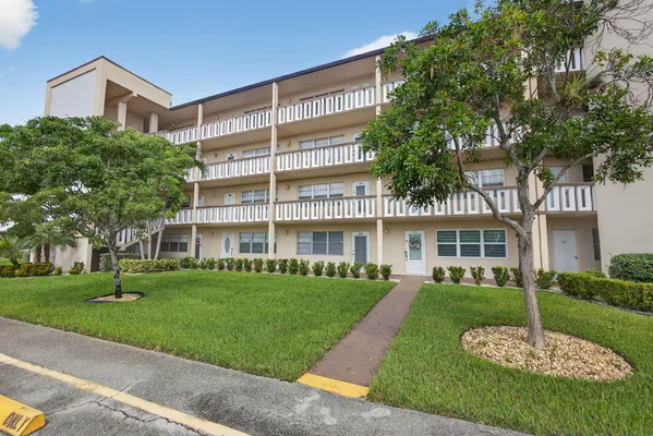 Property Slideshow image 2 of 37 | 413 southampton a a, West Palm Beach, FL, 33417