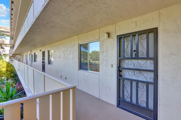 Property Slideshow image 3 of 32 | 7192 huntington ln 208, Delray Beach, FL, 33446