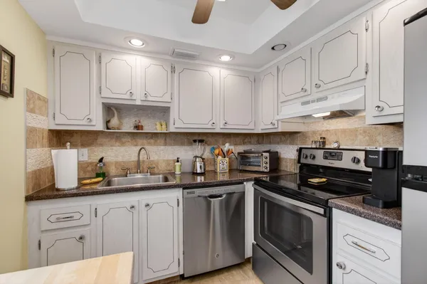 Property Slideshow image 3 of 40 | 256 flanders f, Delray Beach, FL, 33484