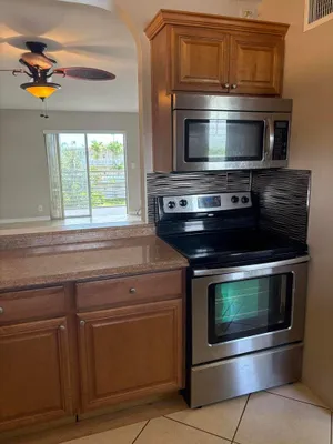 Property Slideshow image 3 of 26 | 2770 garden dr 304, Lake Worth, FL, 33461